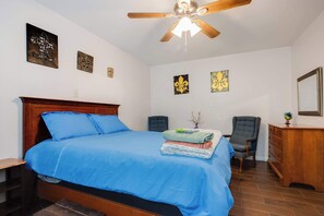 3 habitaciones, caja de seguridad en la habitación y escritorio 