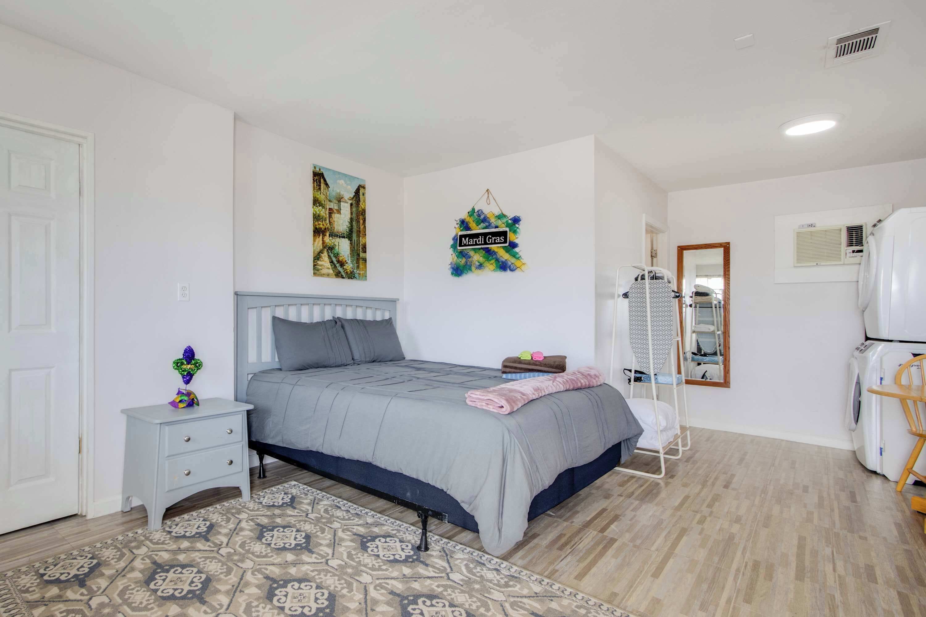 3 bedrooms, in-room safe, desk, iron/ironing board