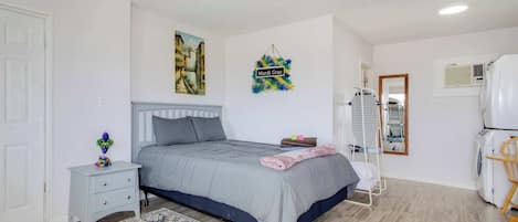 3 bedrooms, in-room safe, desk, iron/ironing board