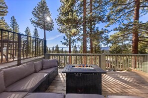 Terrace/patio - Endless view of Lake Tahoe (Incline Village)