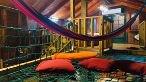 Interior - Sky Caribbean Garden: Bird Nest (Savaneta)