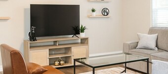 Cozy 1-bedroom house in tranquil Clarksville with AC