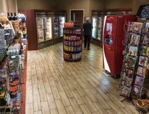 Gift shop - Tahiti Village 2-bedroom Tropical Destination Resort in Las Vegas (Las Vegas)