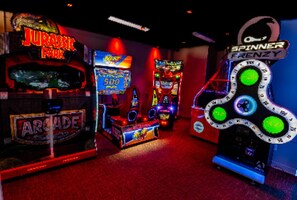 Games room - Tahiti Village 2-bedroom Tropical Destination Resort in Las Vegas (Las Vegas)