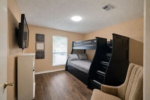 3 bedrooms, iron/ironing board, WiFi, bed sheets - Sleeps 11• Havendale Retreat•World Cup Stay (Houston)