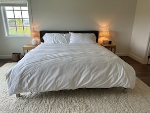 3 bedrooms, desk, iron/ironing board, WiFi