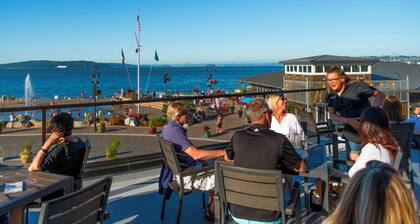 Cute as Hell!
2-bedroom building in adorable North Tacoma with cool AC comfort!