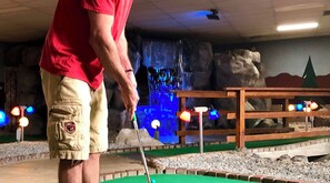 Interior - Cute as Hell!
2-bedroom building in adorable North Tacoma with cool AC comfort! (Tacoma)