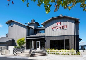 Exterior - Cute as Hell!
2-bedroom building in adorable North Tacoma with cool AC comfort! (Tacoma)