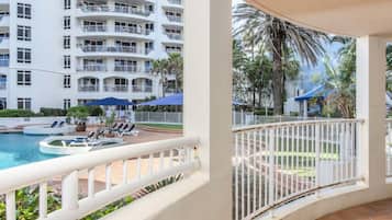 Căn hộ, ban công, quang cảnh hồ bơi | Khuôn viên nơi lưu trú