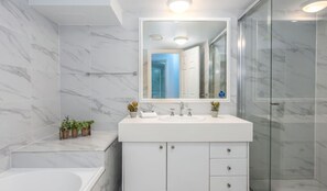 Apartment, Balcony, Pool View | Bathroom - Moroccan Surfers - 3BR Apartment (Surfers Paradise)