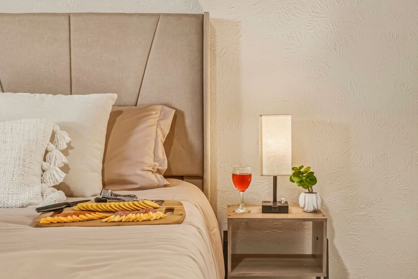 1 bedroom, desk, free WiFi, bed sheets