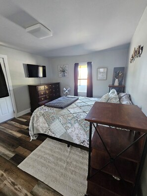 Desk, free WiFi, bed sheets, wheelchair access - Pleasant Vistas and Convenience  (Buena Vista)