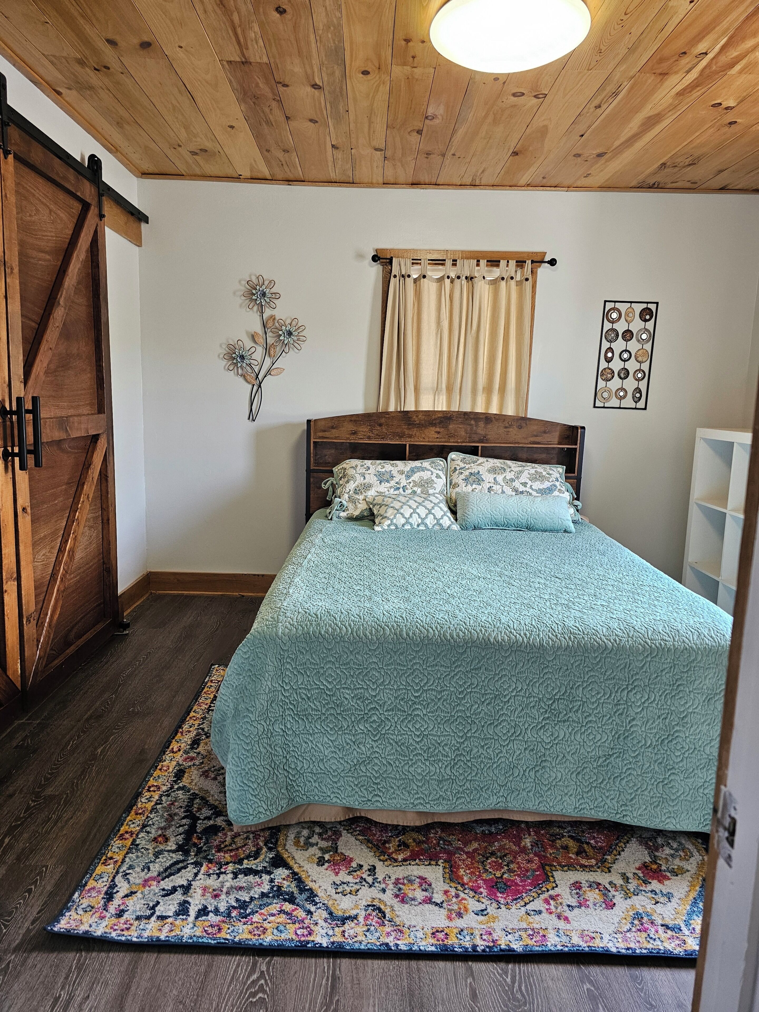 4 bedrooms, desk, free WiFi, bed sheets