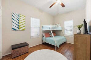 3 bedrooms, iron/ironing board, free WiFi, bed sheets