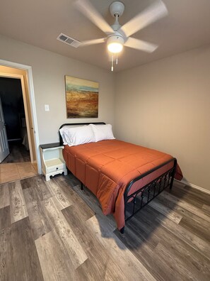 3 habitaciones, cuna de viaje, wifi gratis y ropa de cama