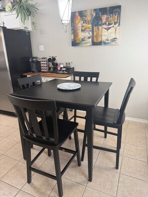 Dining - Rustic-Chic Mansfield Matchday Retreat 3-2 Full-Access House (Mansfield)