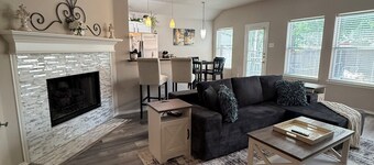 Rustic-Chic Mansfield Matchday Retreat 3-2 Full-Access House