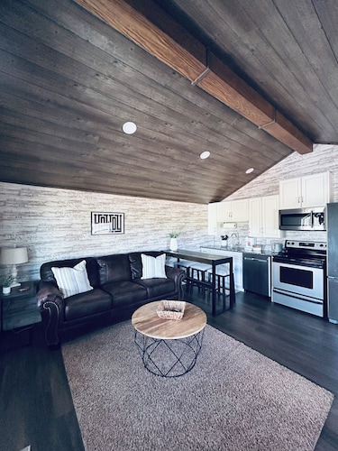 Kate’s Cottage
cozy 1-bedroom cottage nestled in the woods