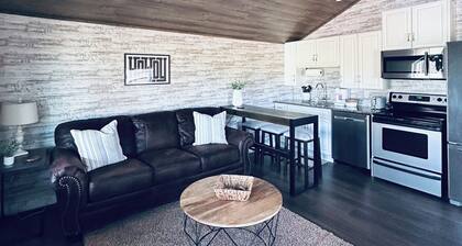 Kateâs Cottage
cozy 1-bedroom cottage nestled in the woods