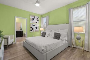 6 habitaciones, tabla de planchar con plancha, cuna de viaje y wifi 