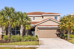 From sunny mornings to peaceful Florida evenings, this welcoming vacation home is ready to be part of your family memories. Enjoy a comfortable retreat where everyone can relax, have fun, reconnect, and make the most of every vacation day. - 6BR Themed Villa w/ Game Room+ Pool & Spa Solterra (Davenport)