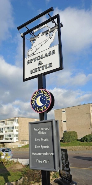 A signboard for Spyglass & Kettle, a Good Night Inns establishment, listing amenities like food, live music, sports, accommodation, and free Wi-Fi. - Spy Glass & Kettle Hotel (Bournemouth)