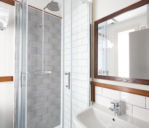 Bathroom - Spy Glass & Kettle Hotel (Bournemouth)