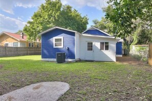 Exterior - Blue Bungalow! Wonderful 4-bedroom house in charming Augusta (Augusta)
