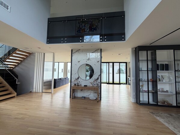 Lobby - 5-bedroom house with Pool, Sauna, and more. 15 Minutes from the Wild Cup! (Englewood Cliffs)