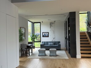 Living area - 5-bedroom house with Pool, Sauna, and more. 15 Minutes from the Wild Cup! (Englewood Cliffs)