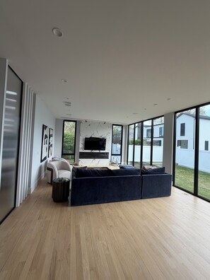 Interior - 5-bedroom house with Pool, Sauna, and more. 15 Minutes from the Wild Cup! (Englewood Cliffs)