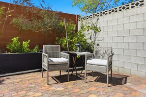 Terrace/patio - The Oasis - Minutes to Strip - Pool - Sleeps 12+ (Las Vegas)