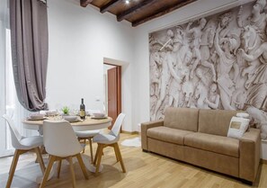 Dining - New Listing! Vicolo della Palomba 2 Bed Flat near Piazza Navona (Roma)