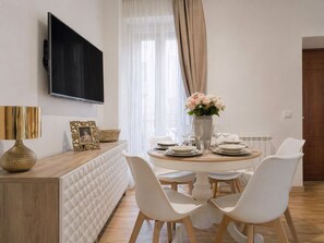 Dining - New Listing! Vicolo della Palomba 2 Bed Flat near Piazza Navona (Roma)