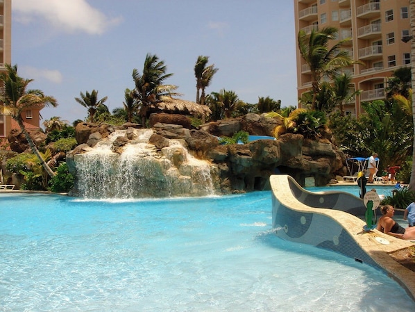 Pool - Oceanview-Relaxing 2-bedroom resort. River pool. Walk to restaurants. (Noord)