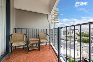 Property grounds - Resort Style City View w/ King Bed, Pool, Balcony (Darwin City)