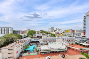 Exterior - Resort Style City View w/ King Bed, Pool, Balcony (Darwin City)