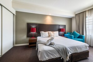 Desk, iron/ironing board, travel cot, WiFi - Darwin Discovery King Studio and Pool (Darwin City)