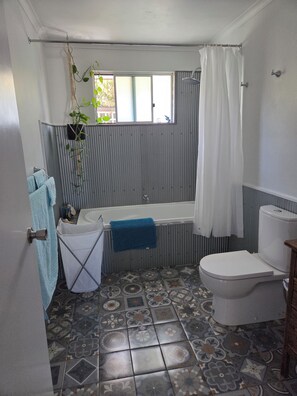 Towels, soap, toilet paper - Debs Place Room 2. Peaceful cosy room with your own entrance. (Denmark)