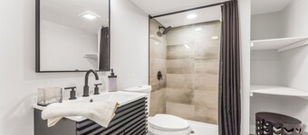 Midtown Modern: 3BR Near Cleveland Clinic & Downtown CLE