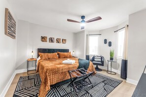 3 bedrooms, desk, iron/ironing board, free WiFi