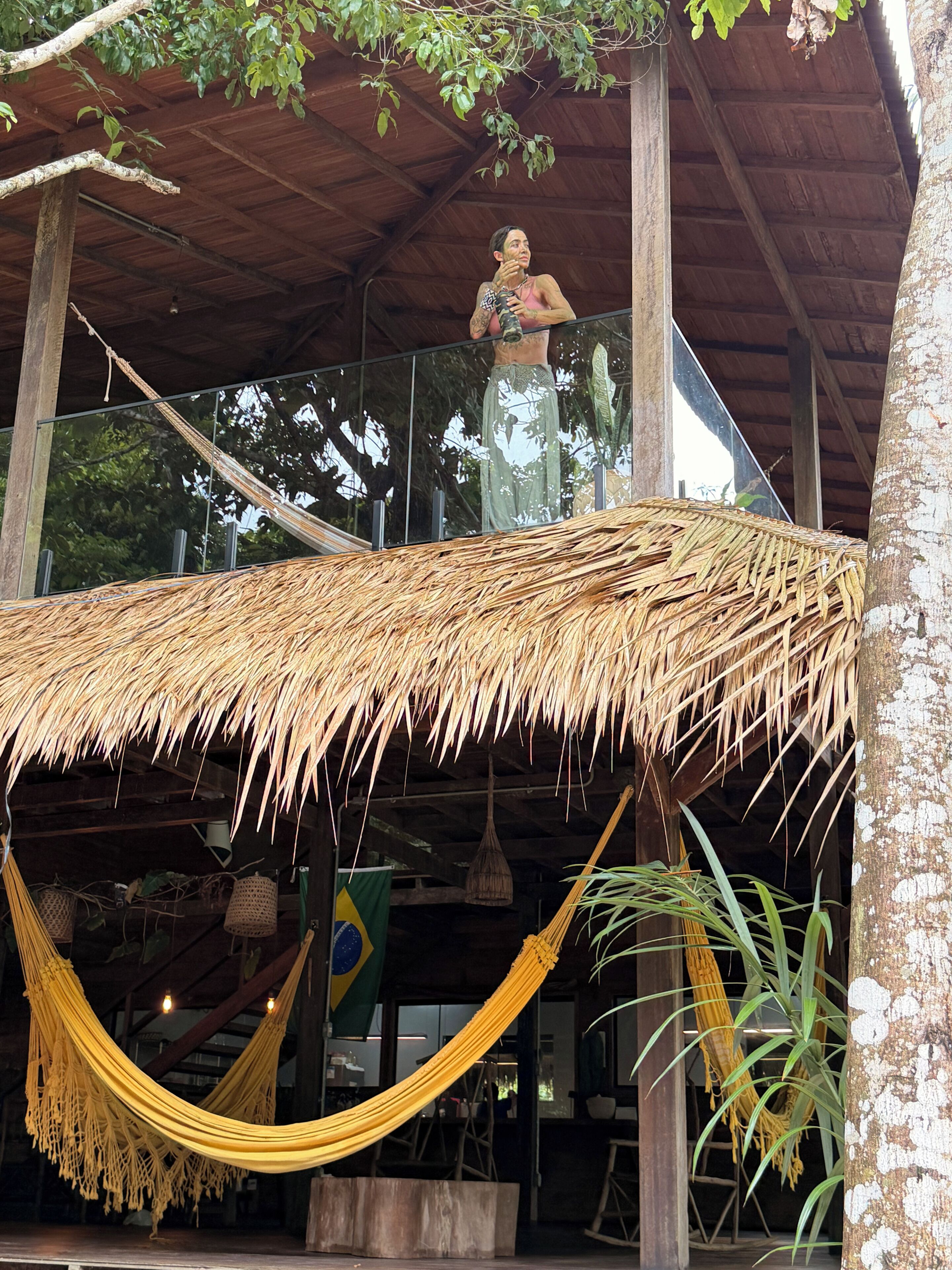 Casa luxo, vista para o lago | Detalhe da fachada