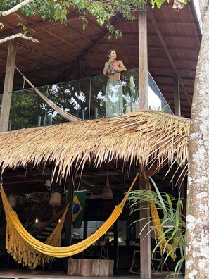 Casa luxo, vista para o lago | Detalhe da fachada