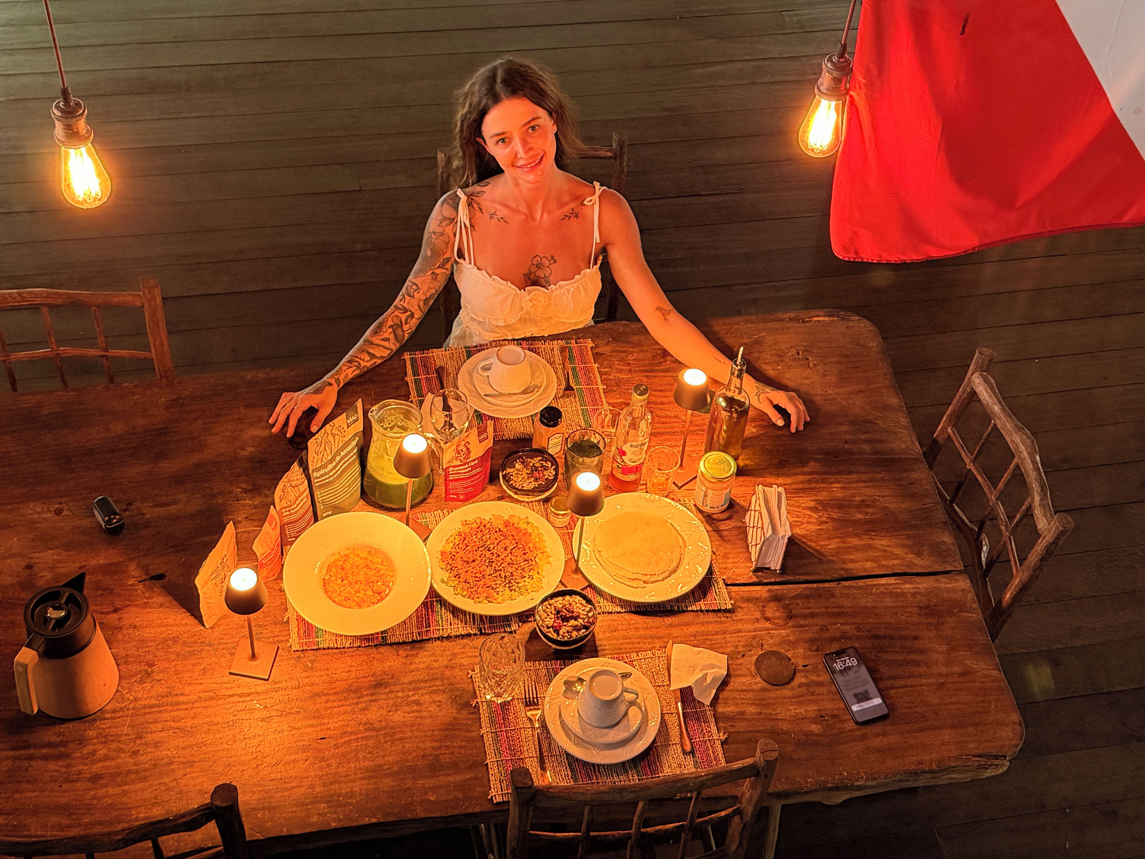 Casa luxo, vista para o lago | Opções para refeição