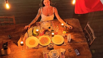 Casa luxo, vista para o lago | Opções para refeição