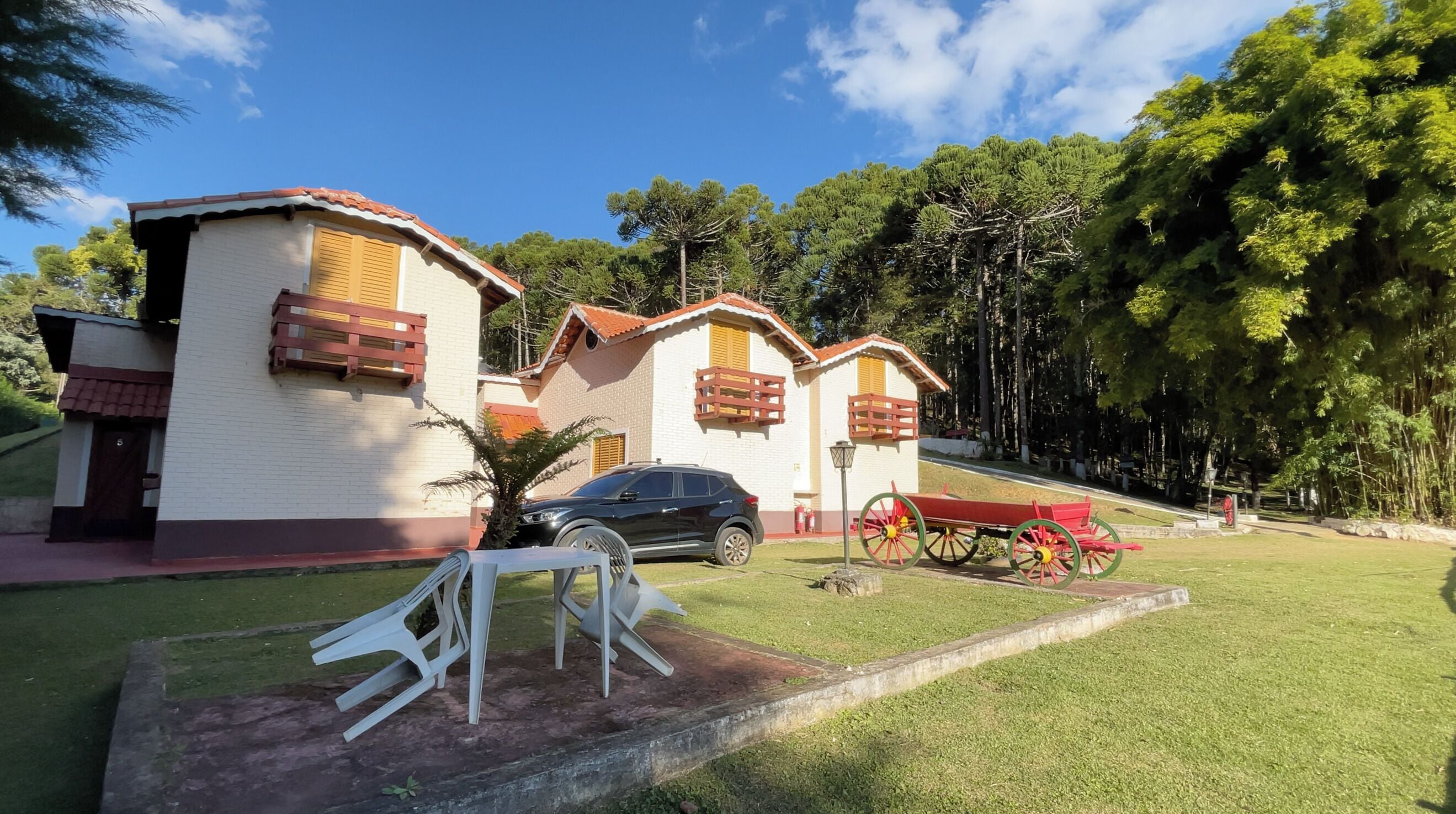 Quarto casal ou duplo família, vista para a montanha | Opções para refeição ao ar livre