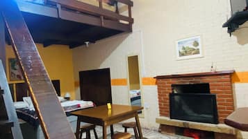 Family Double or Twin Room, Mountain View | Interior