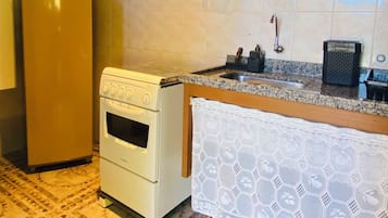 Family Double or Twin Room, Mountain View | Private kitchen