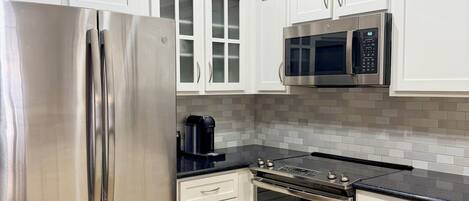 Micro-ondes, four, plaque de cuisson, lave-vaisselle